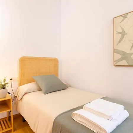 Elegante Duplex En Terrassa, Barcelona *